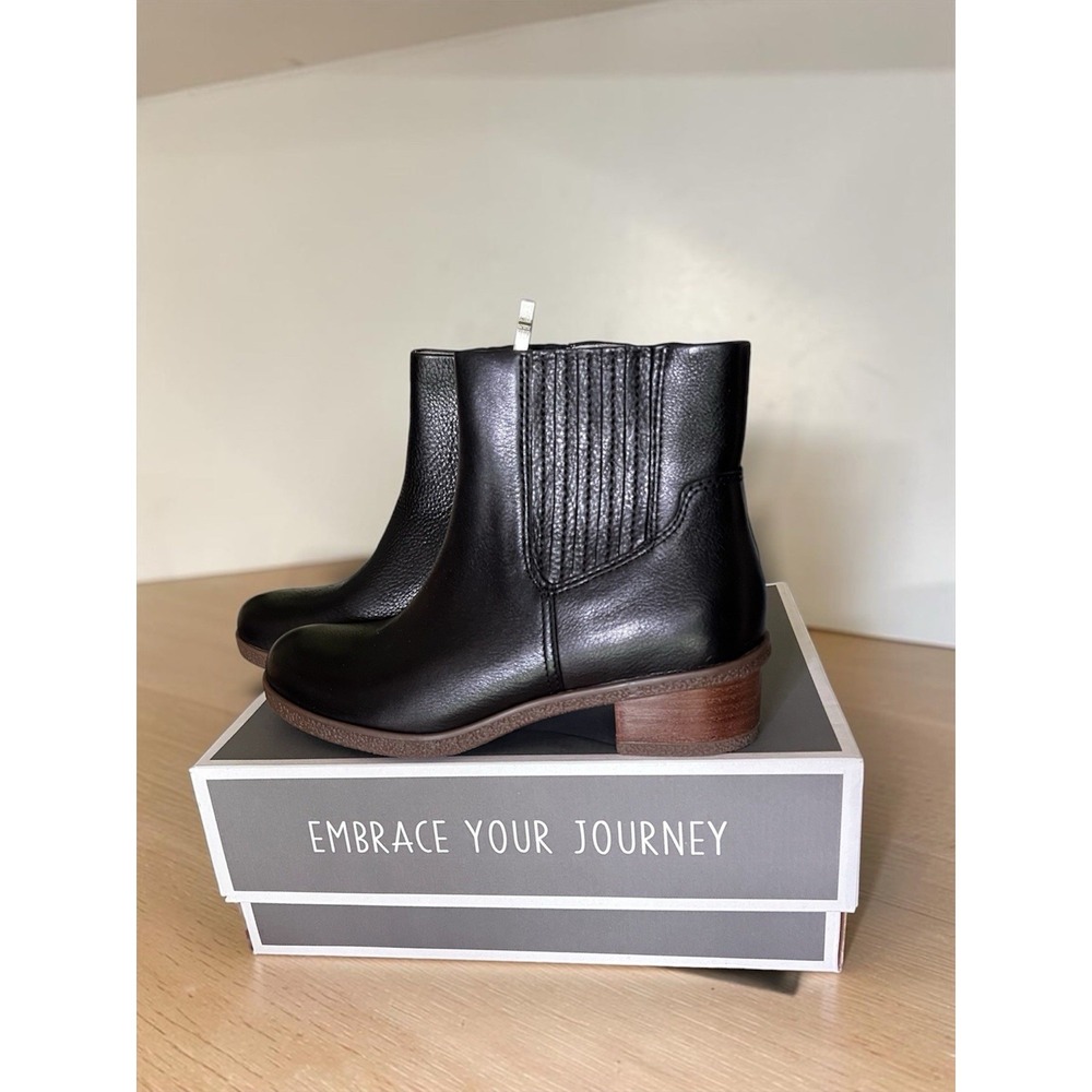 Dansko Daisie Black Waterproof‎ Tumbled Leather Boots Women's 6.5 / 7 EU 37 NIB